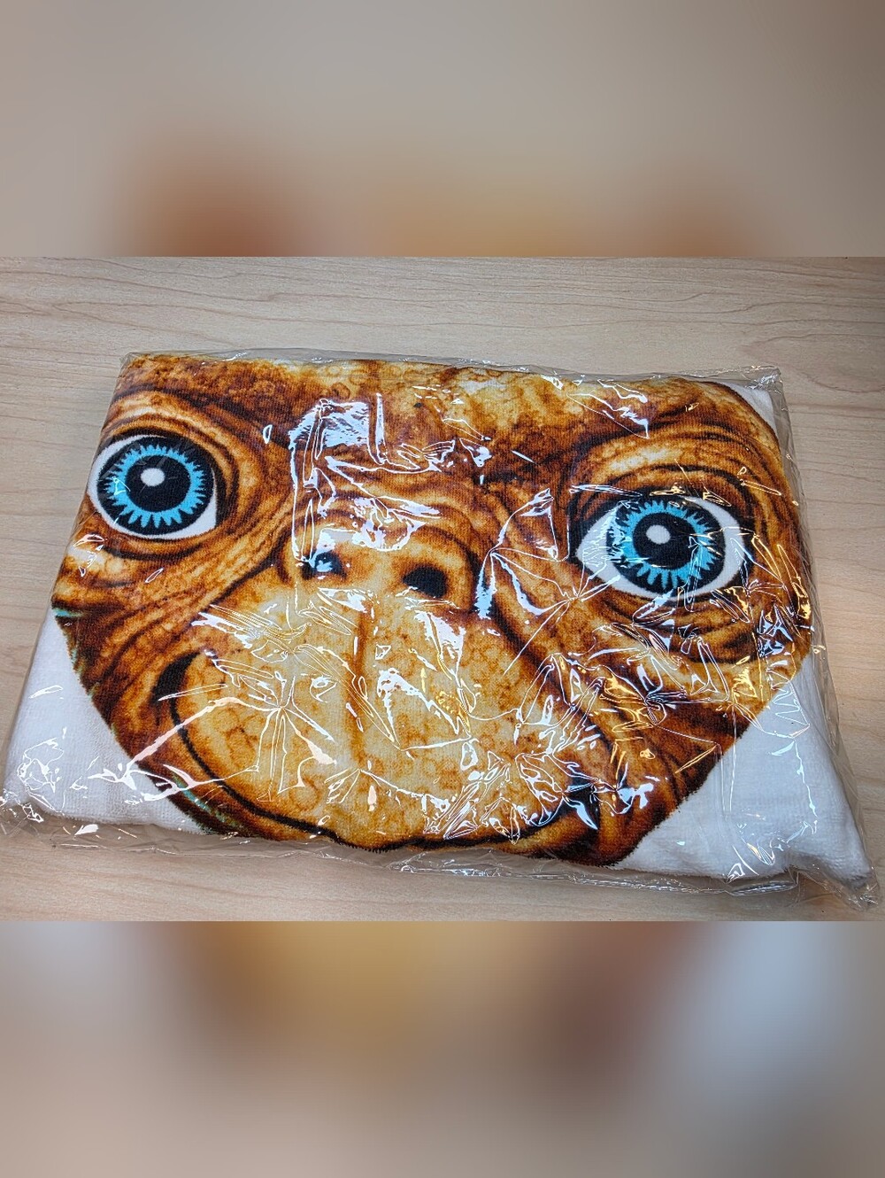 Loot Crate DX Exclusive E.T. Extra Terrestrial Beach Towel NEW & RARE!